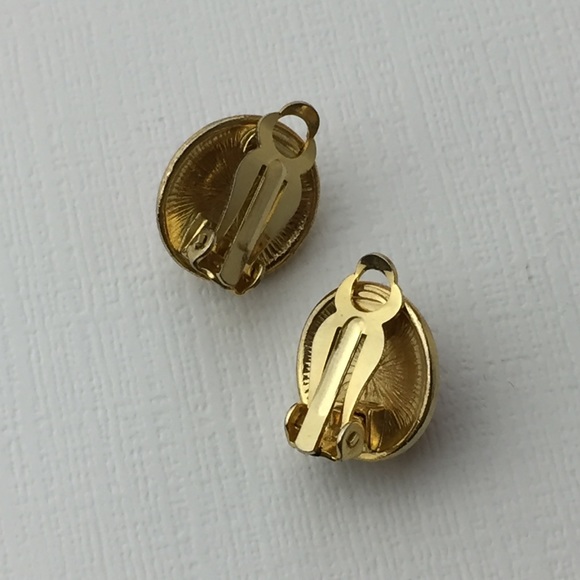 Vintage Minimalist Red & Gold Clip On Earrings - Picture 3 of 7